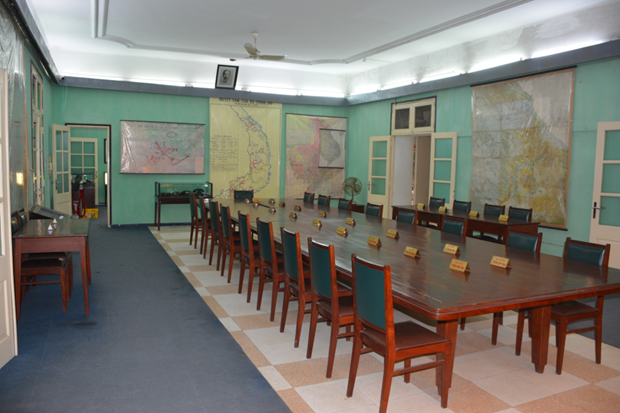Phòng họp Bộ Chính trị và Quân ủy Trung ương (1968-1980) tại di tích Nhà D67, khu trung tâm Hoàng thành Thăng Long-Hà Nội.