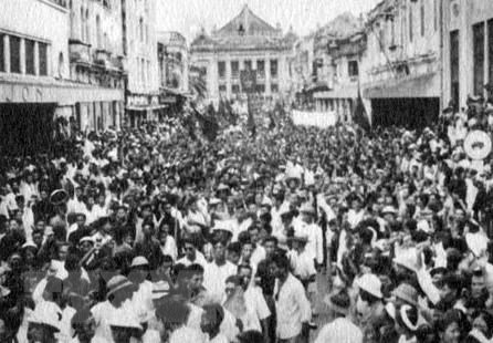 Không khí Tổng khởi nghĩa ở Hà Nội hưởng ứng lời kêu gọi của Chủ tịch Hồ Chí Minh, ngày 19/8/1945. (Ảnh: Tư liệu/TTXVN phát)