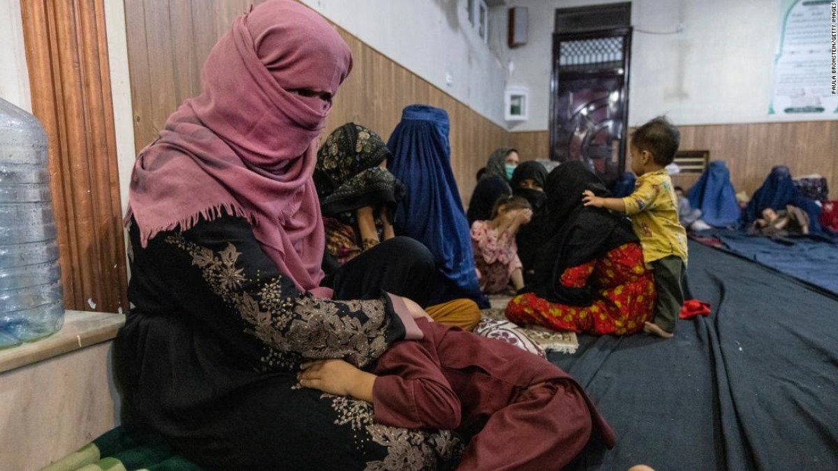 Phụ nữ và trẻ em gái Afghanistan đang đối mặt với tương lai mờ mịt. Ảnh minh họa: Getty.