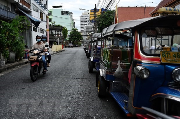 Cảnh vắng vẻ trên đường phố ở Bangkok, ngày 21/7/2021, trong bối cảnh dịch COVID-19 diễn biến phức tạp. (Ảnh: AFP/TTXVN)