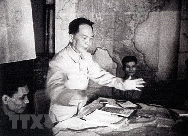 17h30 phút ngày 13/3/1954, Đại tướng Tổng tư lệnh Võ Nguyên Giáp ra lệnh nổ súng tấn công Tập đoàn cứ điểm Điện Biên Phủ. (Ảnh: Tư liệu TTXVN)