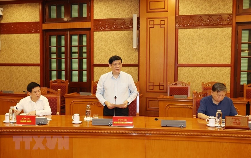 Ông Nguyễn Thanh Long , Ủy viên Trung ương Đảng, Bộ trưởng Bộ Y tế trình bày báo cáo. (Ảnh: Trí Dũng/TTXVN)