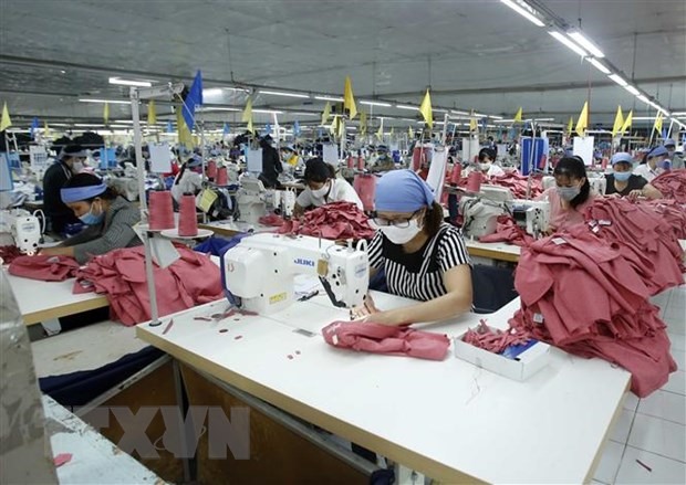 Sản xuất sản phẩm may mặc tại Công ty Cổ phần may Tiên Hưng, huyện Tiên Lữ, tỉnh Hưng Yên. (Ảnh: Phạm Kiên/TTXVN)