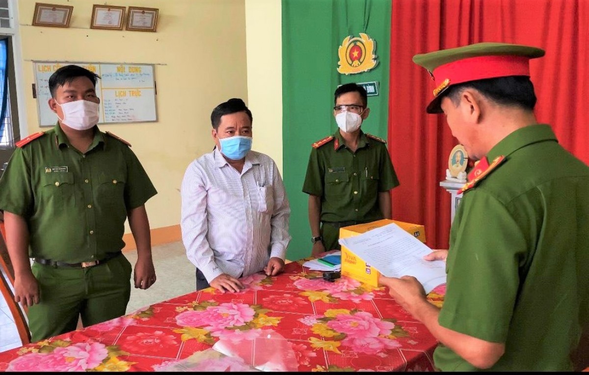 Công an huyện Phú Tân, tỉnh An Giang thực hiện quyết định khởi tố vụ án, khởi tố bị can và bắt tạm giam đối với ông Nguyễn Phước Linh