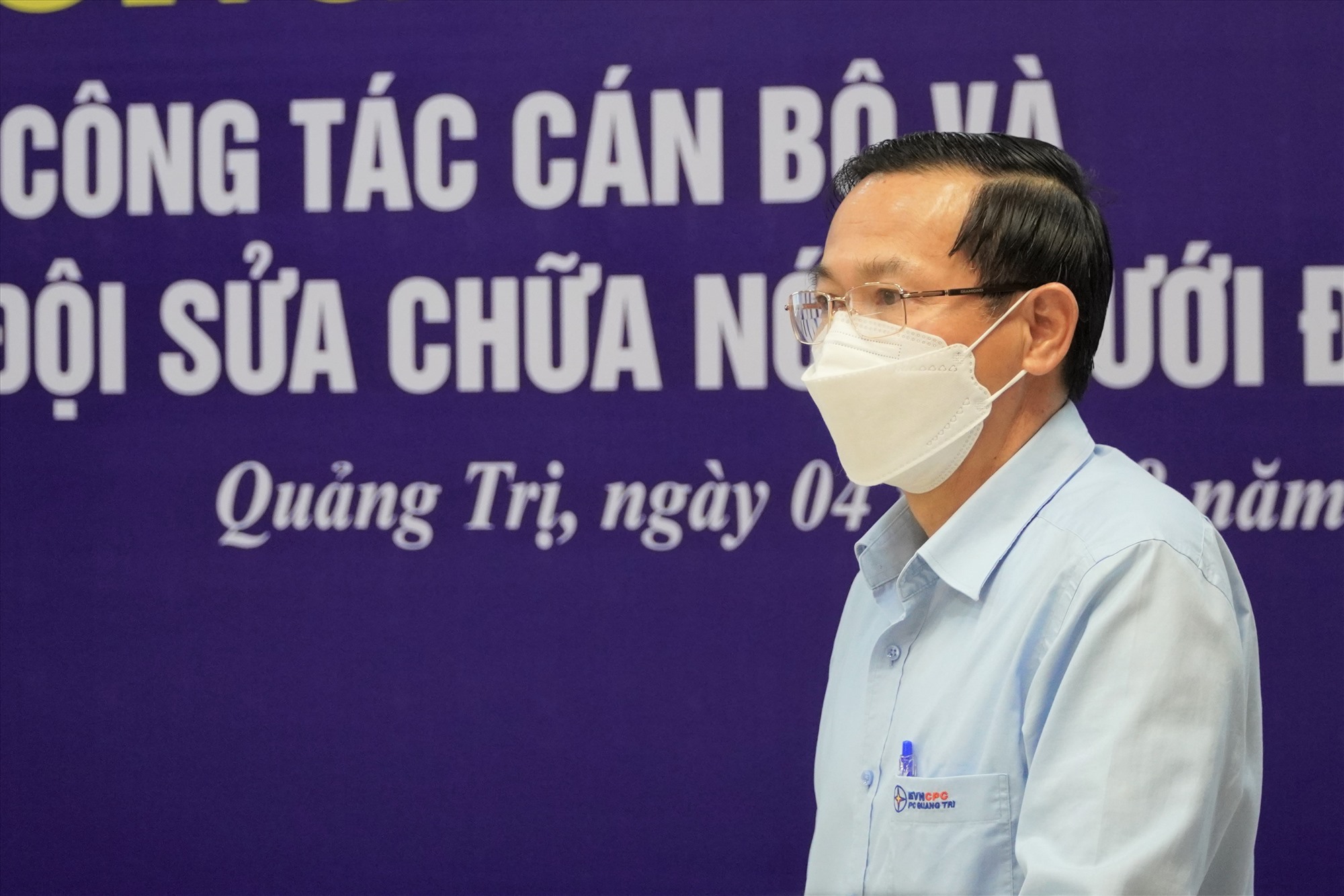 Giám đốc Công ty Điện lực Quảng Trị Phan Văn Vĩnh yêu cầu các thành viên trong đội phải nghiêm chỉnh chấp hành quy trình an toàn điện và các quy trình, quy định liên quan nhằm đảm bảo an toàn khi công tác sửa chữa trên lưới điện không cắt điện