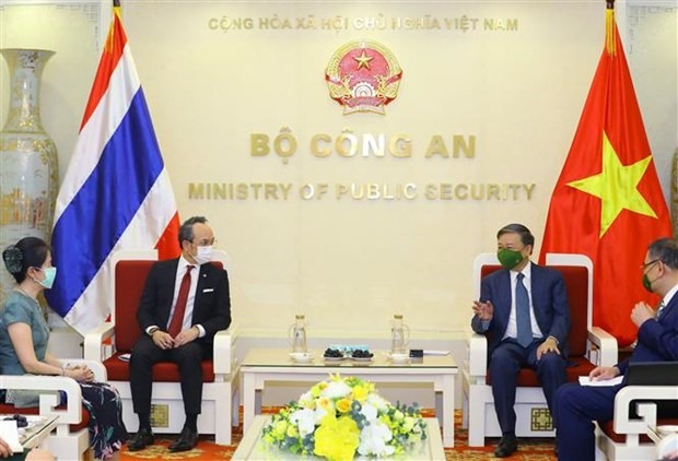 Đại tướng Tô Lâm, Bộ trưởng Bộ Công an tiếp Đại sứ Thái Lan tại Việt Nam Nikorndej Blankura. (Ảnh: Nguyễn Điệp/TTXVN)
