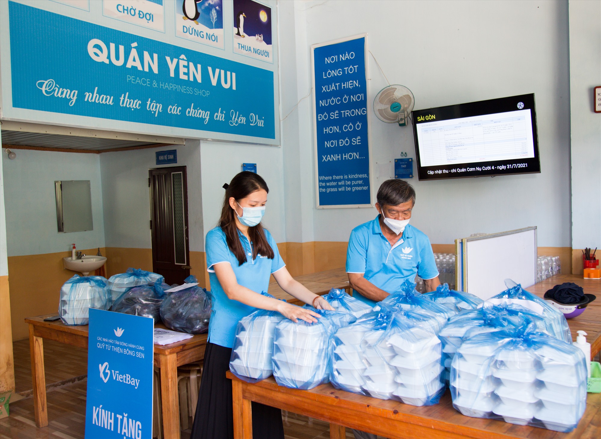 Chủ nhiệm quán Yên Vui, ông Nguyễn Duy Ái cho biết: Nguồn kinh phí để duy trì hoạt động của quán được Quỹ Bông Sen TP.HCM hỗ trợ