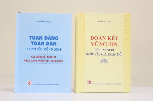 Hai cuốn sách của Tổng Bí thư Nguyễn Phú Trọng. (Ảnh: TTXVN/phát)
