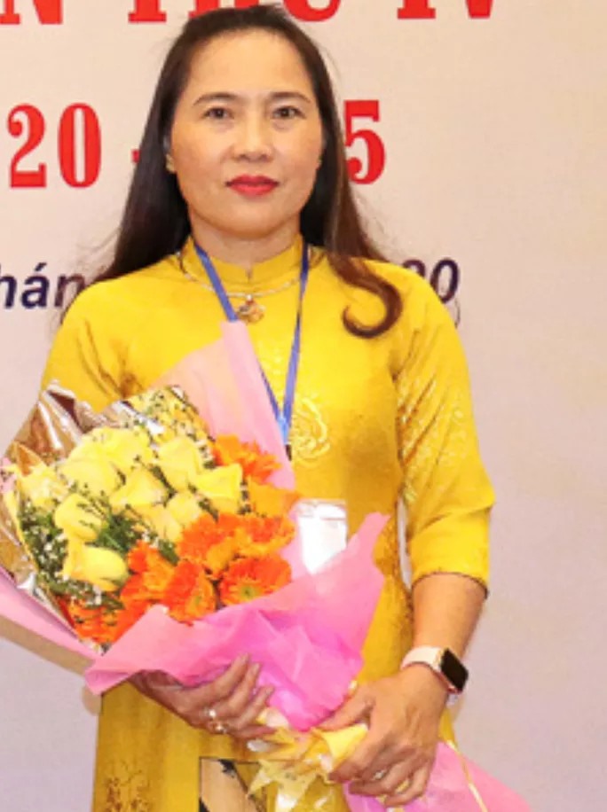 Nguyên Giám đốc Trung tâm Thông tin xúc tiến du lịch Bình Định Huỳnh Thị Kim Bình được điều xuống làm nhân viên trung tâm này