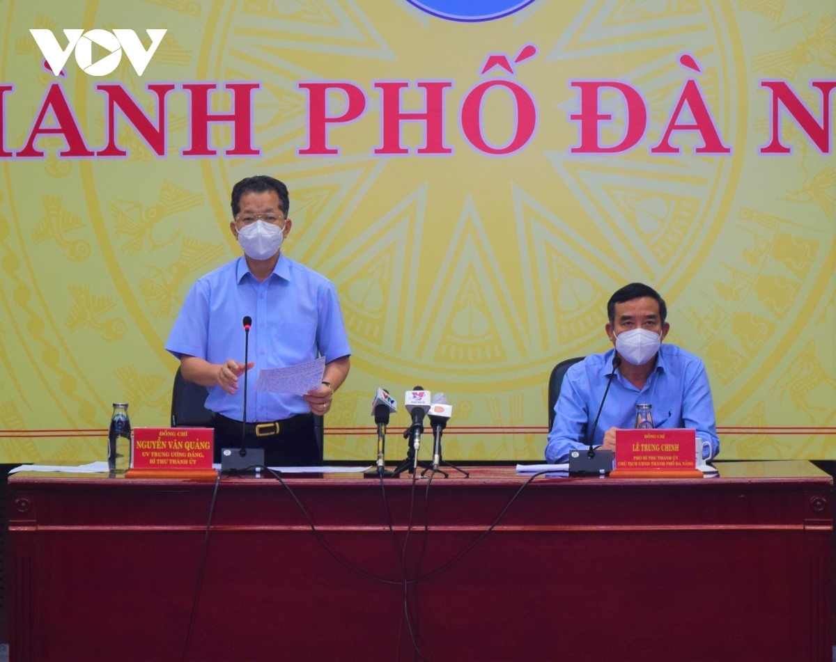 Ông Nguyễn Văn Quảng, Bí thư Thành ủy Đà Nẵng phát biểu tại cuộc họp chiều 13/9.