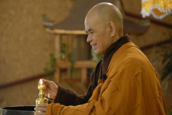 Thiền sư Thích Nhất Hạnh là một trong những đại Thiền sư nổi tiếng nhất thế giới, người được các Phật tử xem như là một vị Phật sống tái thế.