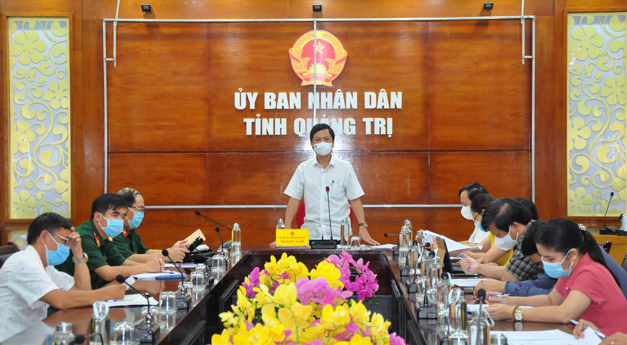 Phó Chủ tịch UBND tỉnh Hoàng Nam phát biểu tại cuộc họp -  Ảnh: Q.H