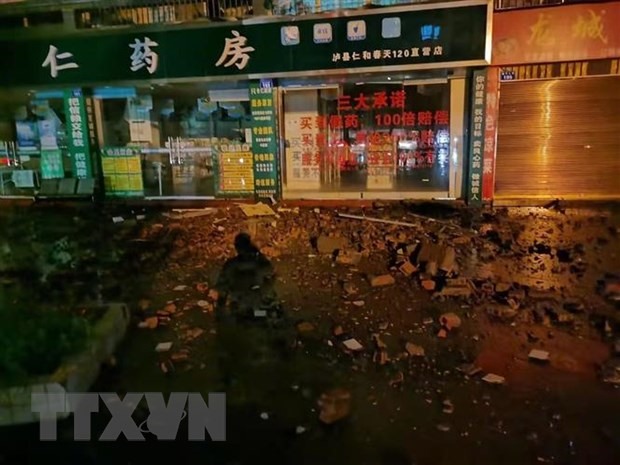 Nhiều ngôi nhà bị hư hại trong trận động đất tại tỉnh Tứ Xuyên, Trung Quốc, ngày 16/9/2021. (Ảnh: THX/TTXVN)