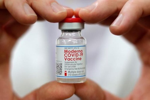Tháng 7, EMA đã phê duyệt sử dụng vaccine Moderna cho trẻ dưới 18 tuổi. Ngày 17/8, cơ quan quản lý dược phẩm Anh cũng cấp phép sử dụng vaccine của Moderna cho trẻ em 12-17 tuổi.