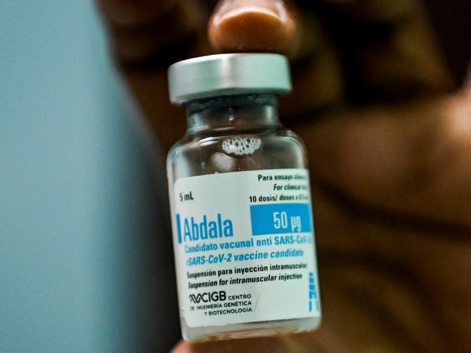 Vaccine Abdala được sản xuất tại Công ty AICA Laboraries, Base Business Unit (BBU) AICA, Cuba. Ảnh: AFP.