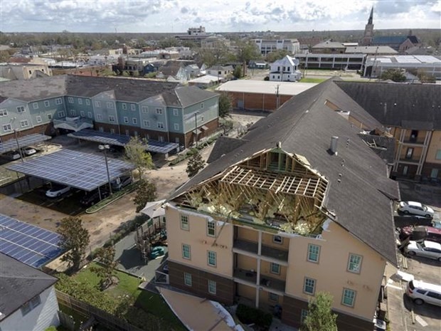 Nhà cửa bị hư hại sau bão Ida tại bang Louisiana (Mỹ), ngày 30/8/2021. (Ảnh: THX/TTXVN)