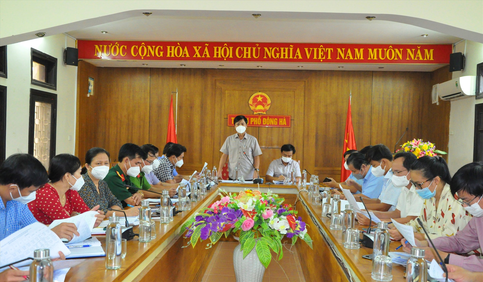 Phó Chủ tịch UBND tỉnh Hoàng Nam khẳng định công tác phòng, chống dịch bệnh trên địa bàn thành phố Đông Hà cần được thực hiện khẩn trương, nghiêm túc, hiệu quả - Ảnh: Q.H
