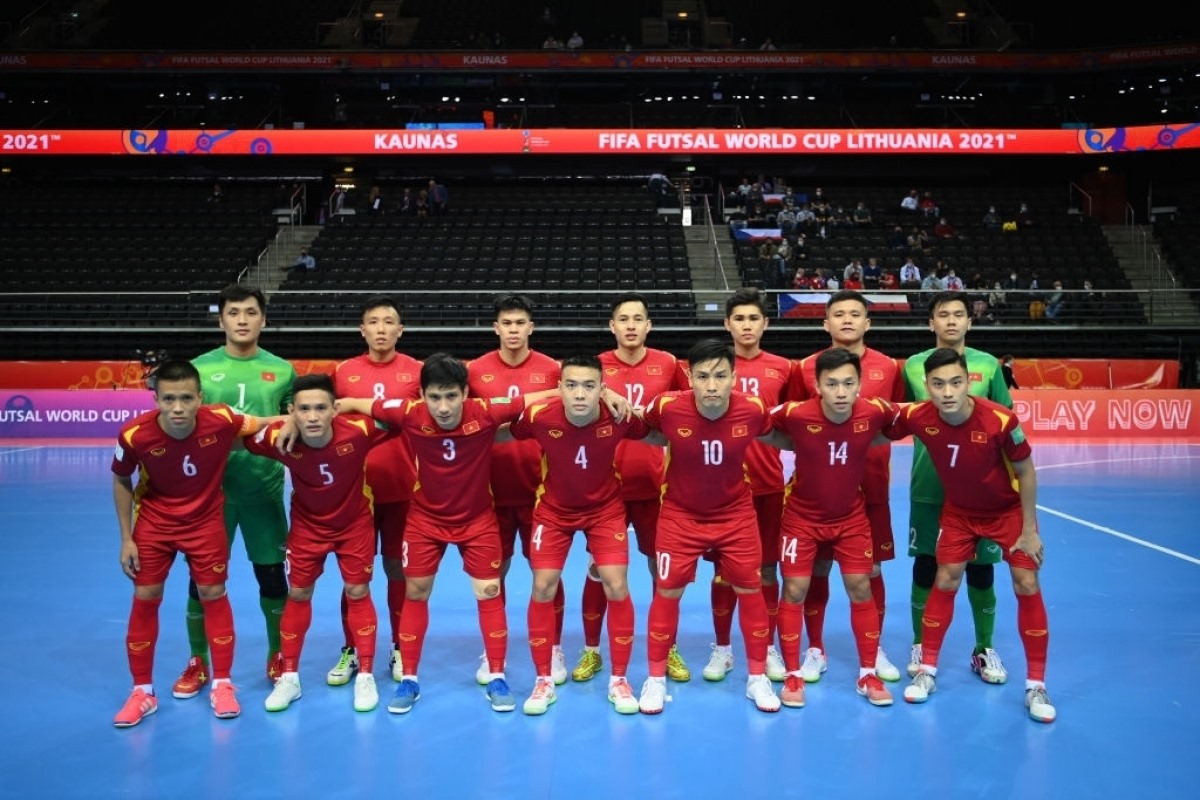 Tinh thần chiến đấu tuyệt vời được các cầu thủ ĐT Futsal Việt Nam thể hiện xuyên suốt các trận đấu của vòng bảng Futsal World Cup 2021. (Ảnh: Getty).