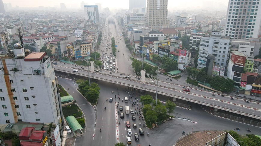 Ghi nhận giao thông Thủ đô trong sáng 21/9, các phương tiện tham gia đông đúc hơn bình thường. (Ảnh: PV/Vietnam+)