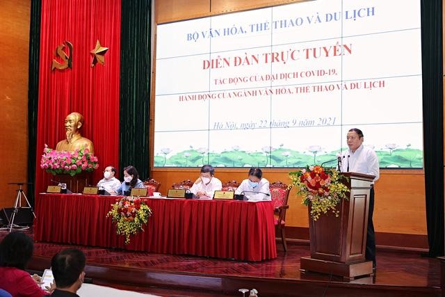 Bộ trưởng Nguyễn Văn Hùng phát biểu khai mạc Diễn đàn “Tác động của đại dịch COVID-19 - Hành động quyết liệt của Ngành VHTTDL”. (Ảnh: Tổ quốc)