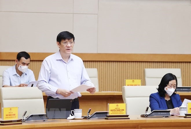 Bộ trưởng Bộ Y tế Nguyễn Thanh Long báo cáo công tác phòng, chống dịch. (Ảnh: Dương Giang/TTXVN)