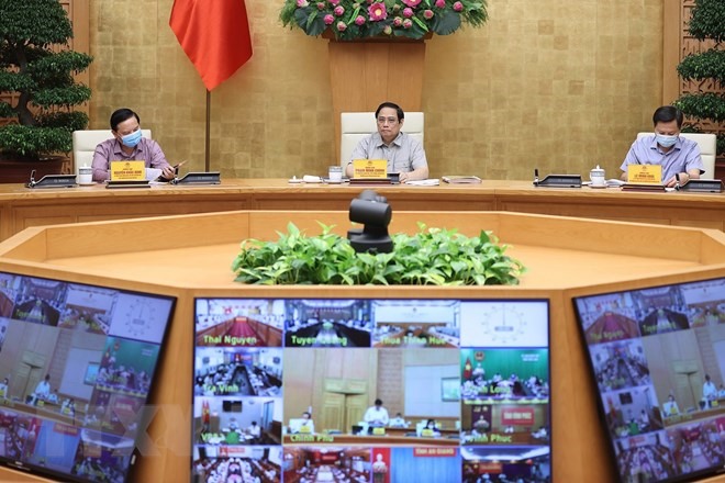 Thủ tướng Phạm Minh Chính chủ trì cuộc họp với các địa phương trên cả nước về công tác phòng, chống dịch COVID-19. (Ảnh: Dương Giang/TTXVN)