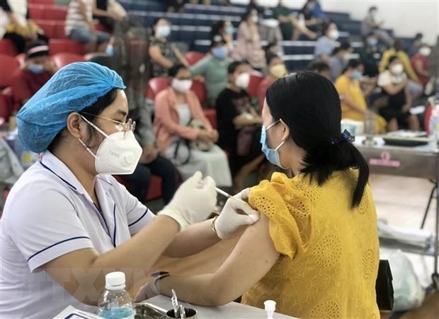 Tiêm vaccine phòng COVID-19 cho phụ nữ mang thai từ 13 tuần trở lên ở thành phố Quy Nhơn. (Ảnh: Nguyên Linh/TTXVN)