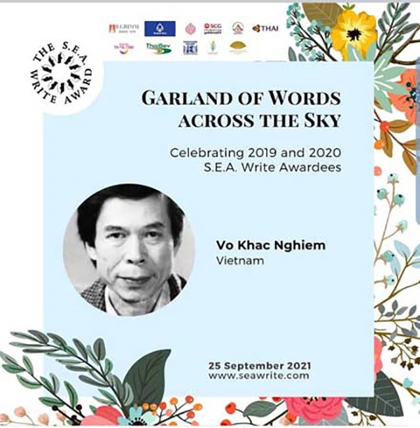 Nhà văn Võ Khắc Nghiêm nhận Giải thưởng Văn học ASEAN năm 2020. Ảnh: Seawrite.