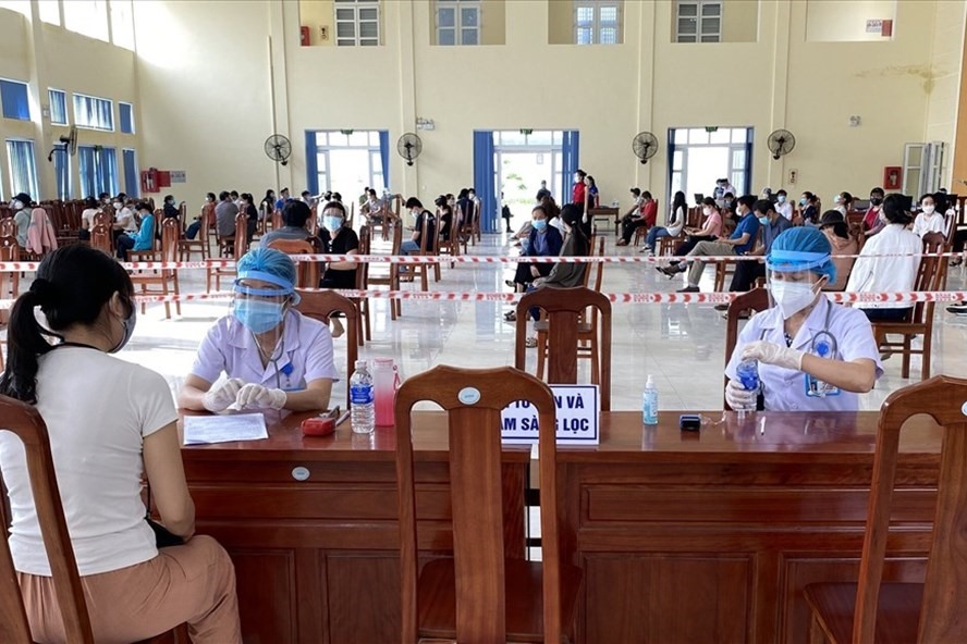 Điểm tiêm vaccine tại Trường Cao đẳng Sư phạm Đông Hà (thành phố Đông Hà, tỉnh Quảng Trị) trong ngày thứ 7 (25.9). Ảnh: XD.