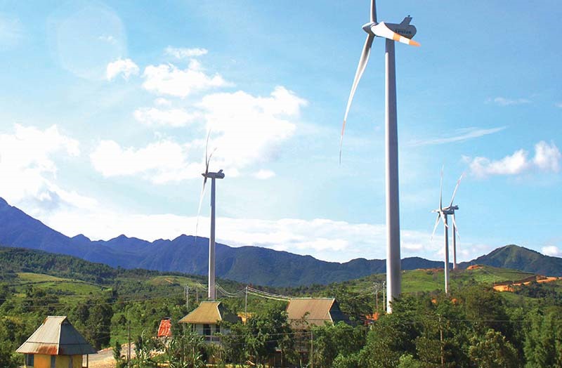 Phát triển điện gió ở huyện miền núi Hướng Hóa - Ảnh: NTH