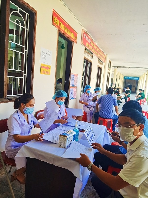 Điểm tiêm vắc xin Covid-19 tại Trung tâm Y tế thành phố Đông Hà, tỉnh Quảng Trị. Nguồn: Internet