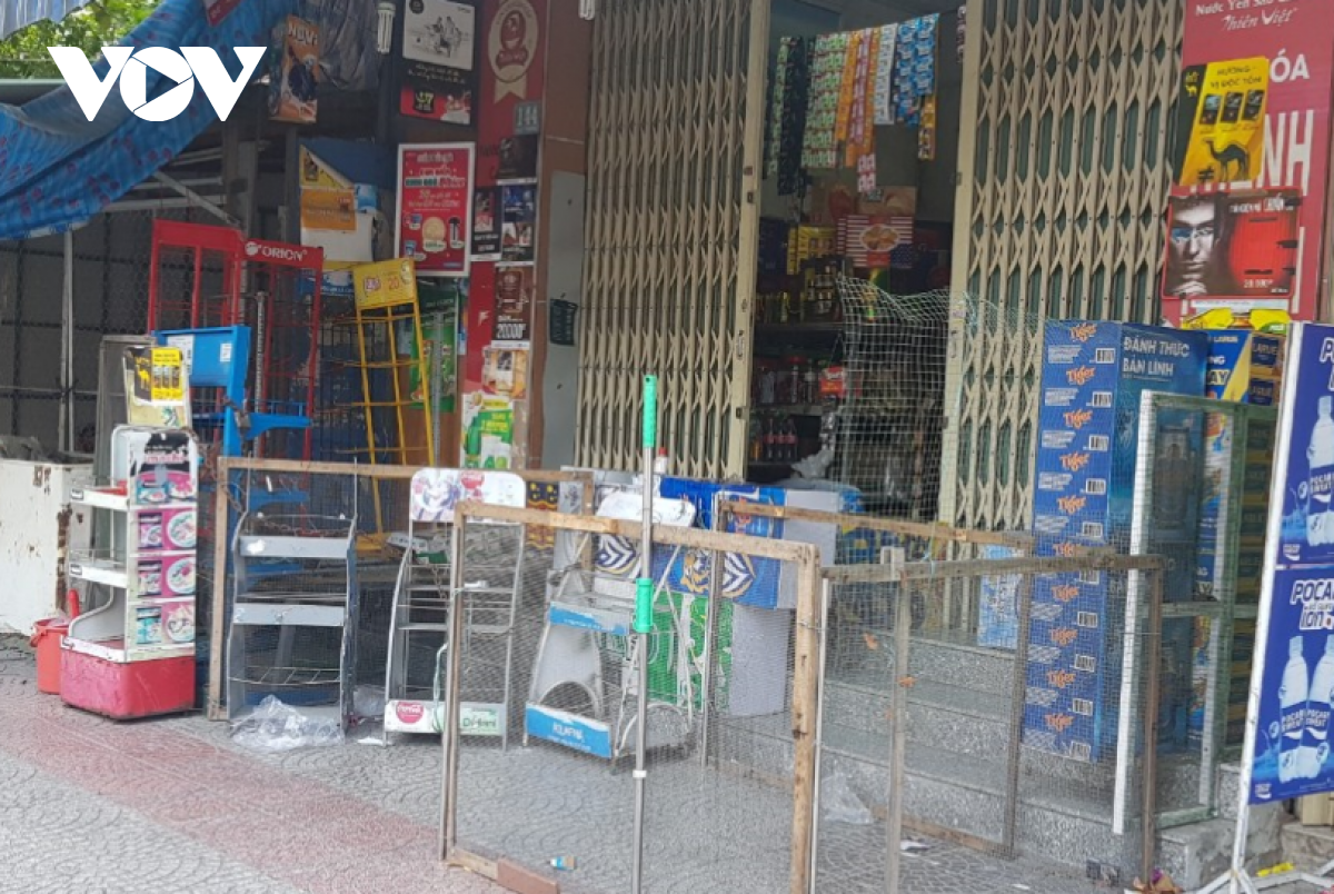 Nhiều cửa hàng tạp hoá ở TP Đà Nẵng mở cửa trở lại nhưng bán rất chậm vì khan nguồn hàng
