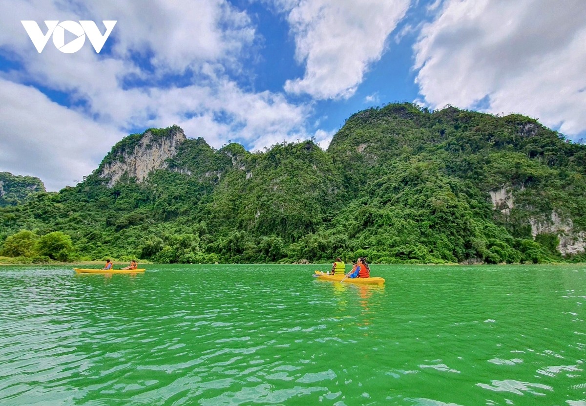Du khách Việt Nam ngày càng hướng đến thiên nhiên và tránh những nơi đông đúc.