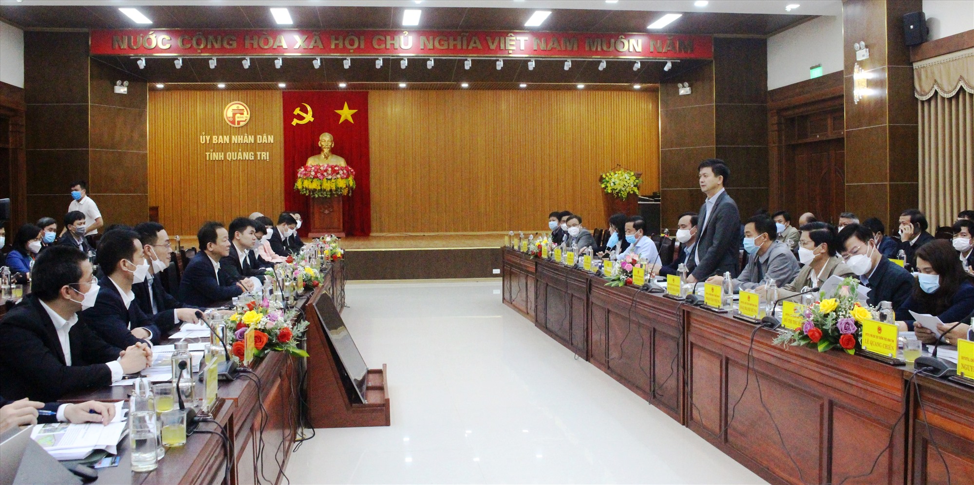 Bí thư Tỉnh ủy Lê Quang Tùng mong muốn Tập đoàn T&T sớm triển khai thực hiện các dự án - Ảnh: T.T