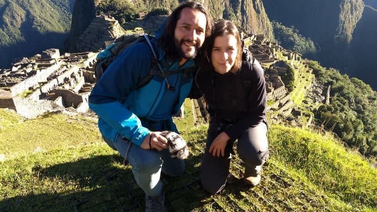 Một cặp đôi tạo dáng trước Machu Picchu, một điểm đến ở Peru đứng đầu danh sách nhiều du khách. Ảnh: Getty