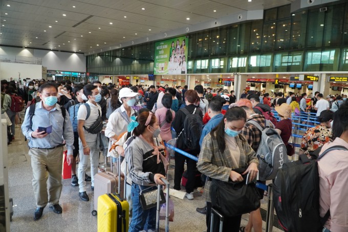 Tương tự tại Bến xe Miền Đông (quận Bình Thạnh), nhu cầu mua vé của người dân cũng đang tăng.