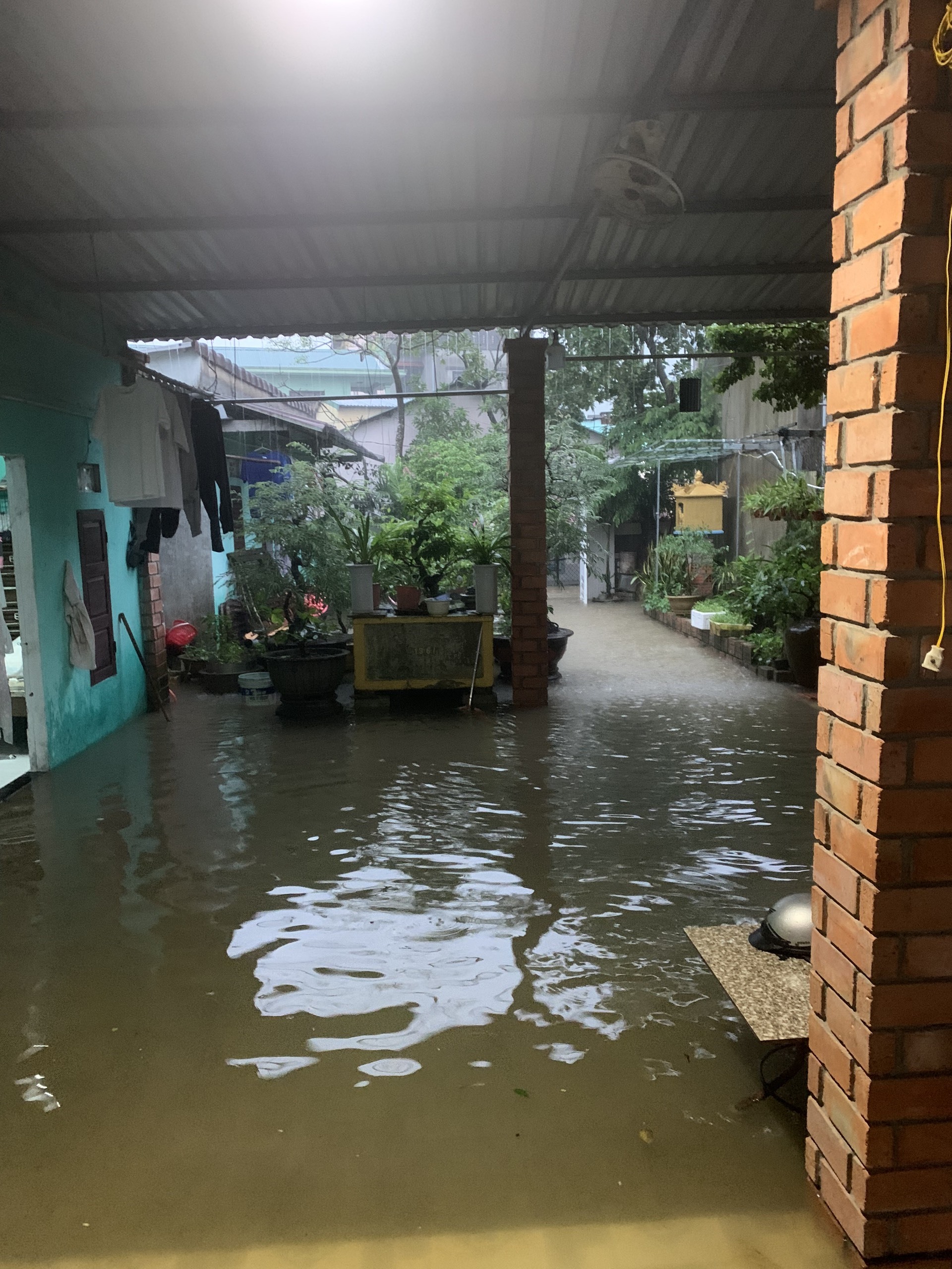 Nhiều hộ gia đình bị ngập lụt sâu
