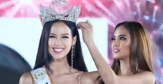 Khoảnh khắc đăng quang Miss Intercontinental 2022 của Bảo Ngọc.