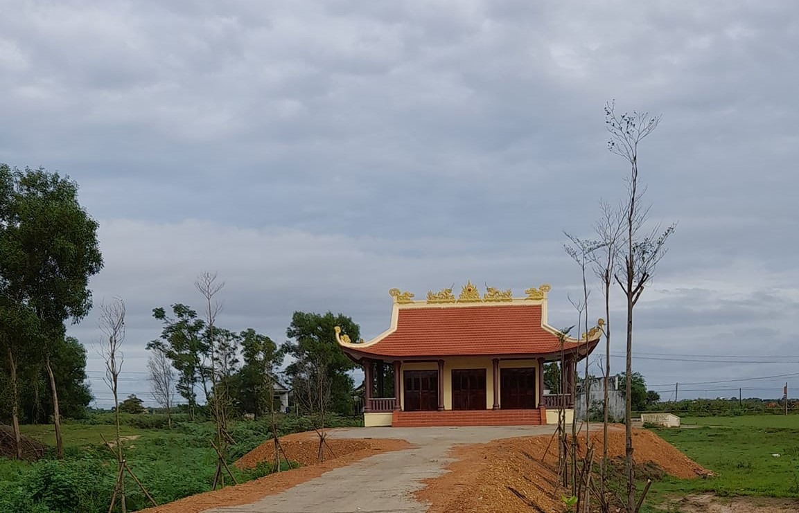 Tượng Thái phó Nguyễn Ư Dĩ được rước từ Đình làng Trà Liên về an vị tại đền thờ mới dựng