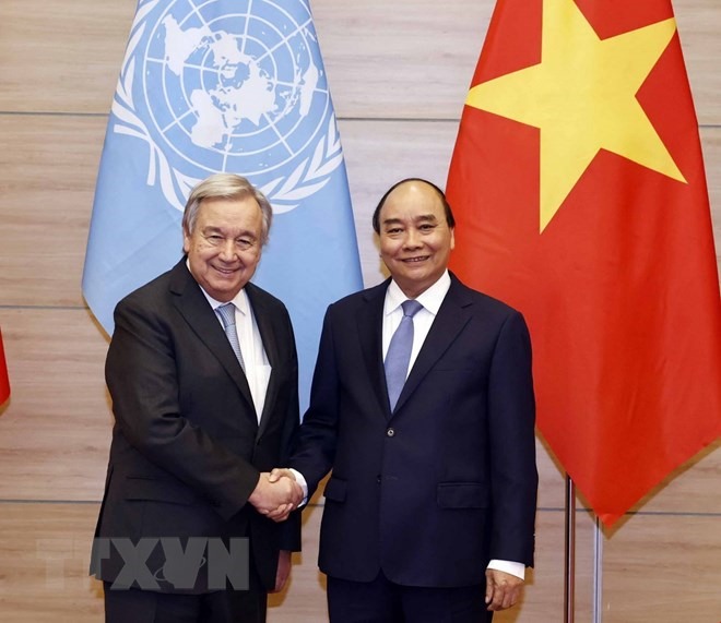 Chủ tịch nước Nguyễn Xuân Phúc và Tổng Thư ký Liên hợp quốc António Guterres dự lễ kỷ niệm. (Ảnh: TTXVN)