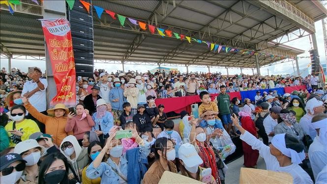 Lễ hội Katê 2022 thu hút hàng nghìn đồng bào Chăm, người dân và du khách từ các nơi về tham dự.