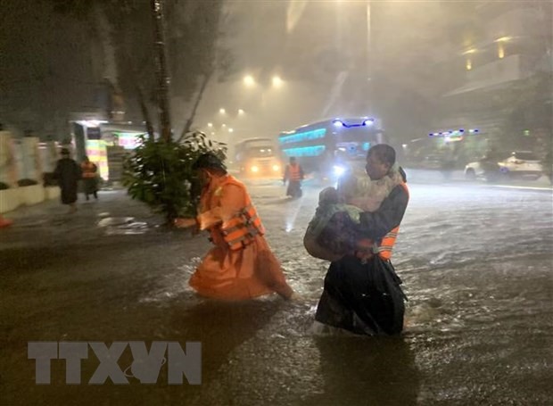 Từ ngày 25-26/10, lượng mưa tại Đà Nẵng tiếp tục duy trì cường độ to đến rất to. (Ảnh: TTXVN phát)