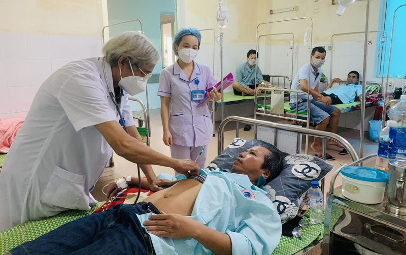 Số bệnh nhân mắc SXH, SSV đang điều trị tại Trung tâm Y tế TP. Đông Hà tăng đột biến - Ảnh: H.P