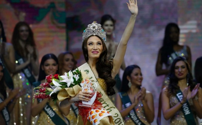 Karen Ibasco bị chê là Hoa hậu Trái Đất kém sắc nhất lịch sử lúc đăng quang. Ảnh: Yahoo