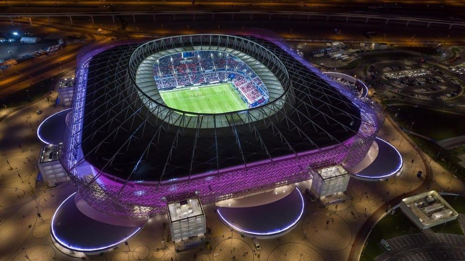 Sân Ahmad Bin Ali cách trung tâm Doha (Qatar) 20 km. Ảnh: DM.