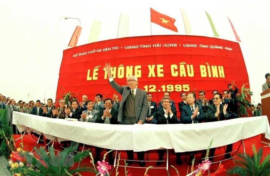 Thủ tướng Võ Văn Kiệt dự lễ khánh thành cầu Bình, tỉnh Hải Hưng (1996). (Ảnh: Minh Đạo/TTXVN)