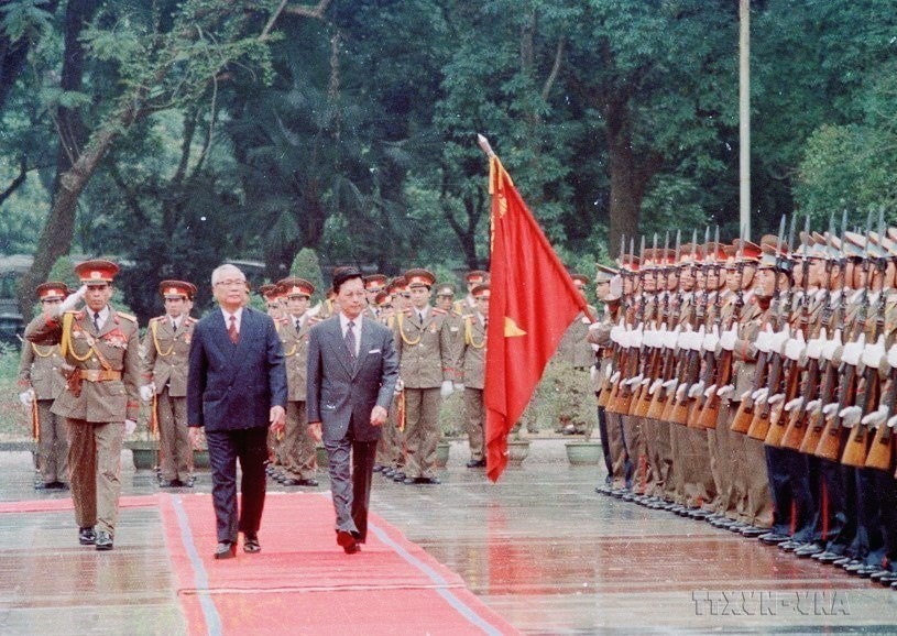 Thủ tướng Võ Văn Kiệt đón Thủ tướng Vương quốc Thái Lan Chuan Leekpai thăm hữu nghị Việt Nam từ 16-19/3/1994. (Ảnh: Minh Đạo/TTXVN)