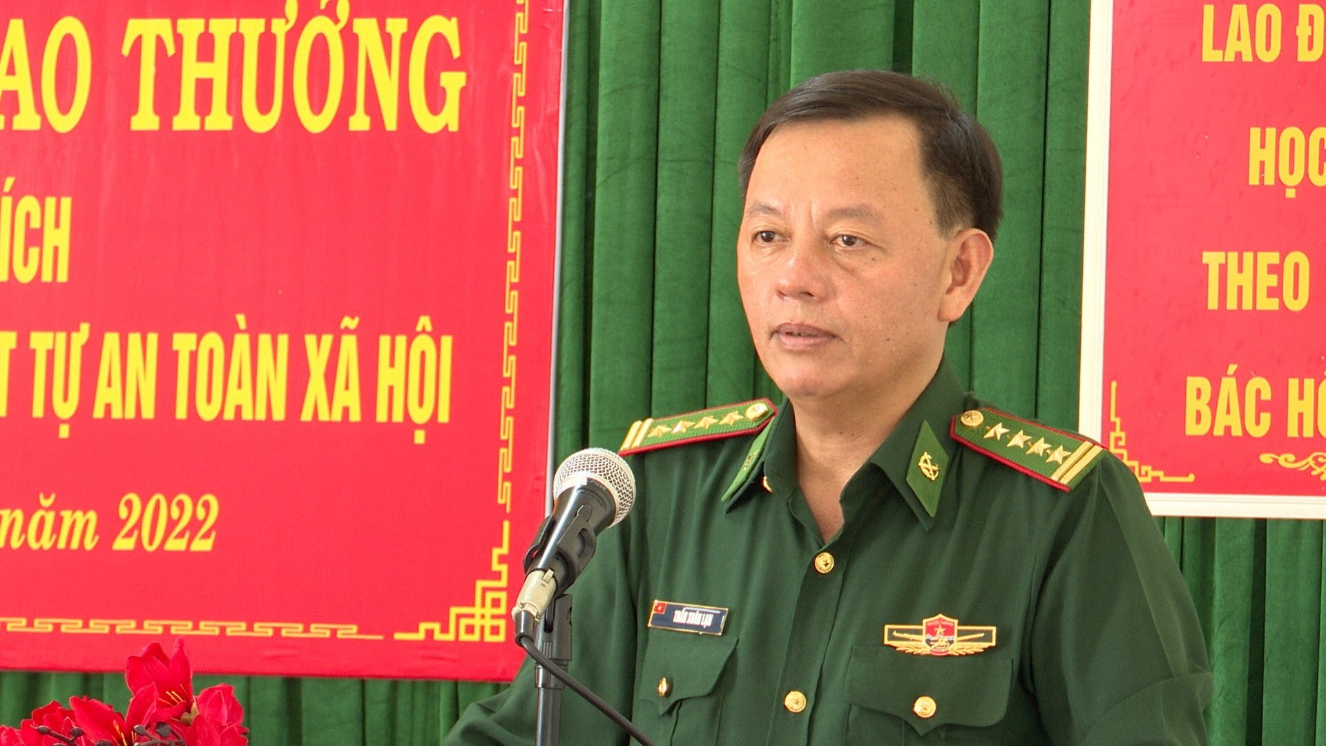 Đại tá Trần Xuân Lạn, Phó Chỉ huy trưởng BĐBP Quảng Trị phát biểu tại buổi khen thưởng.