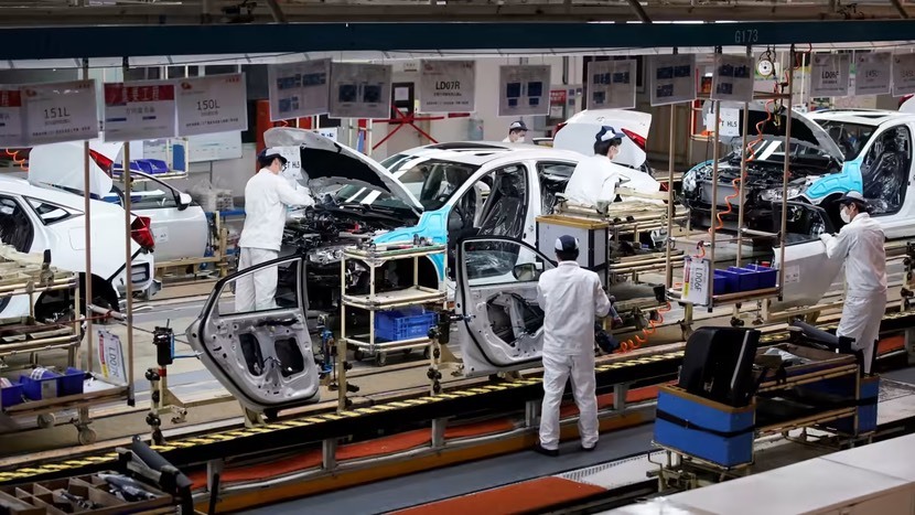 Dây chuyền sản xuất tại một nhà máy ở Vũ Hán do Honda và Tập đoàn Dongfeng Motor của Trung Quốc hợp tác điều hành. Ảnh: Reuters