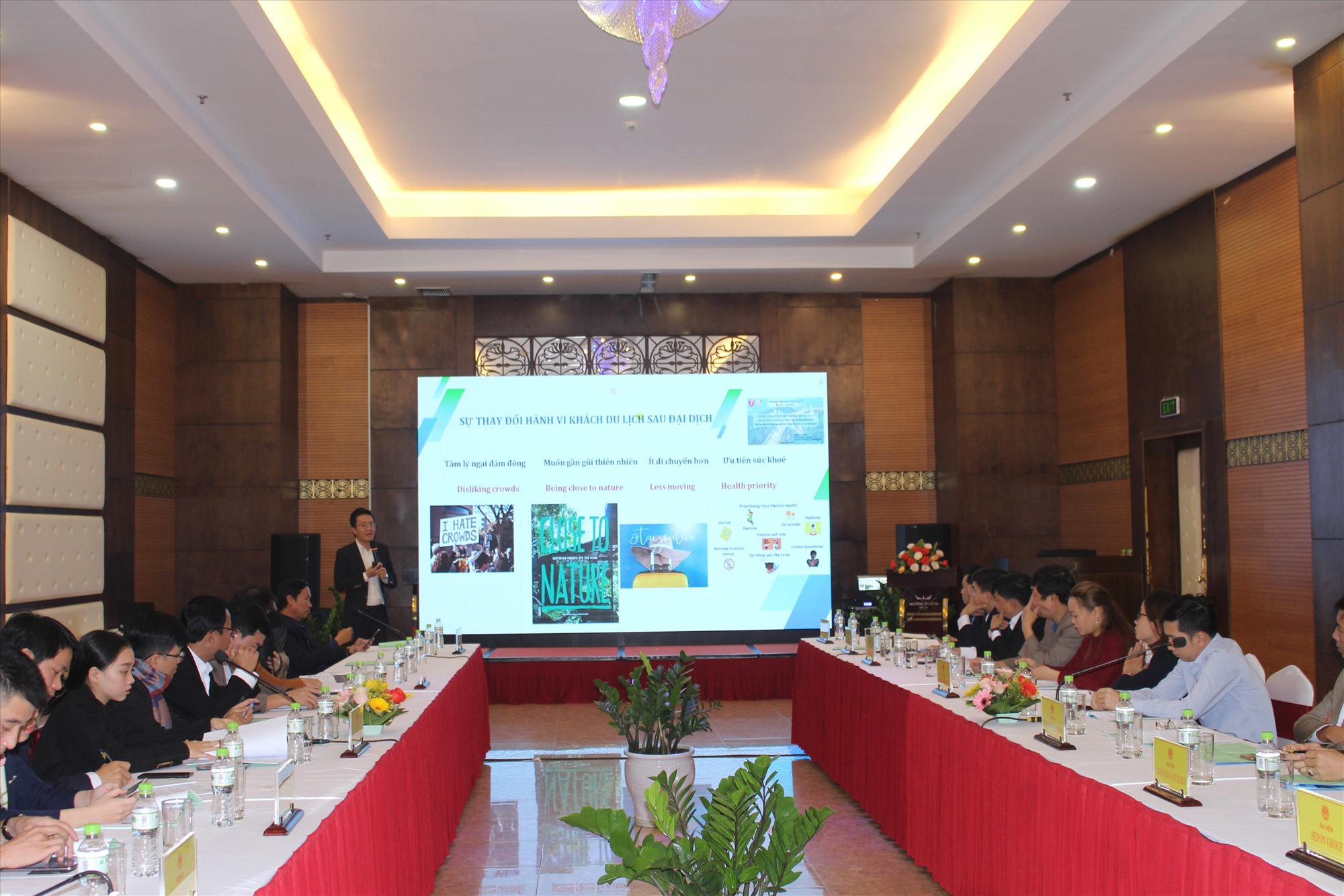 Ông Lê Minh Tuấn, chuyên gia du lịch Trường Du lịch - Đại học Huế đưa ra các khuyến nghị về xây dựng, phát triển tour du lịch giáo dục tại miền Tây Quảng Trị - Ảnh: H.T